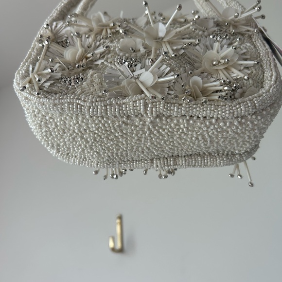 Viral handmade in India floral silver & white beaded flap handle bag - Picture 6 of 6